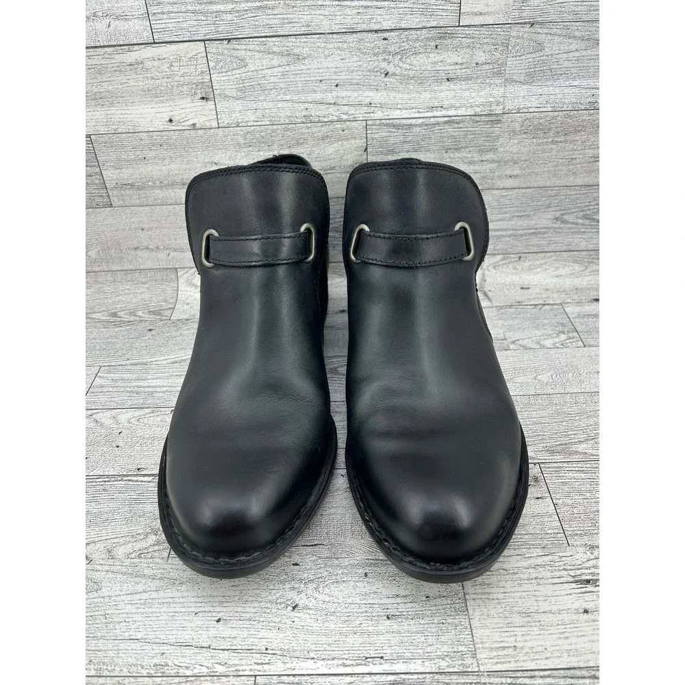 Born F52003 Black Leather Ankle Boots Womens 9M Buckle Strap Zip Lug Sole Bootie
